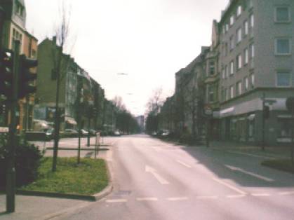  Bild: Kreuzung Friedrichstr. / F&auml;rberstr. / Merowingerstr. / Brunnenstr. / Aachener Str. / Burghofstr. / Elisabethstr., Richtung S&uuml;den 
