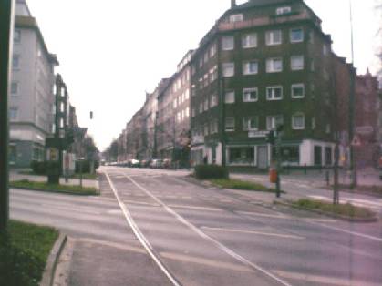  Bild: Kreuzung Friedrichstr. / F&auml;rberstr. / Merowingerstr. / Brunnenstr. / Aachener Str. / Burghofstr. / Elisabethstr., Richtung S&uuml;denS&uuml;dwesten 