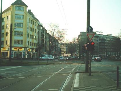  Bild: Kreuzung H&uuml;ttenstr. / Corneliusstr. / Luisenstr. / Karl-Rudolf-Str., Richtung WestenNordwesten 