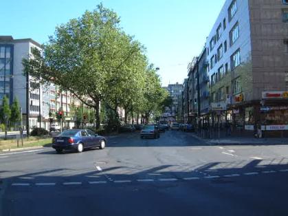  Bild: Kreuzung H&uuml;ttenstr. / Corneliusstr. / Luisenstr. / Karl-Rudolf-Str., Richtung S&uuml;den 