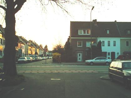  Bild: Kreuzung Fleher Str. / D&uuml;rener Str. / Grimlinghauser Str., Richtung Westen 