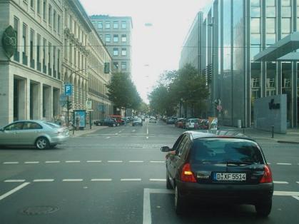  Bild: Kreuzung Friedrichstr. / F&uuml;rstenwall, Richtung Osten 