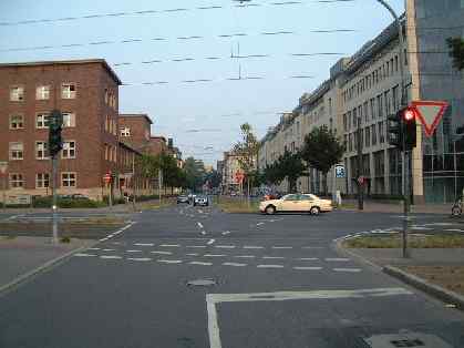  Bild: Kreuzung Neusser Str. / F&uuml;rstenwall, Richtung OstenS&uuml;dosten 