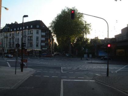  Bild: Kreuzung Corneliusstr. / F&auml;rberstr. / Erasmusstr. / Heeresbachstr., Richtung Westen 