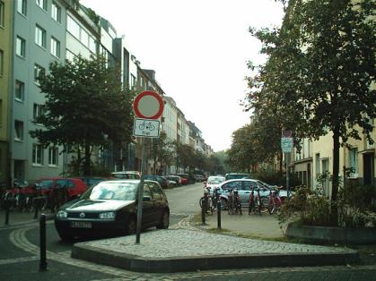 Bild: Kreuzung Kronprinzenstr. / Kirchfeldstr. / D&uuml;sselstr., Richtung S&uuml;den 