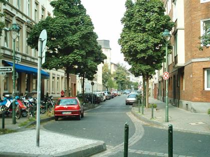  Bild: Kreuzung Kronprinzenstr. / Kirchfeldstr. / D&uuml;sselstr., Richtung Westen 