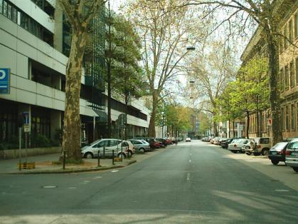  Bild: Kreuzung Kronenstr. / F&uuml;rstenwall, Richtung Westen 