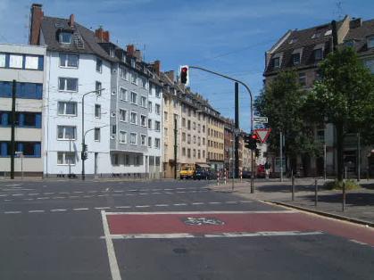  Bild: Kreuzung Volmerswerther Str. / Germaniastr. / F&auml;hrstr. / Sternwartstr., Richtung Norden 