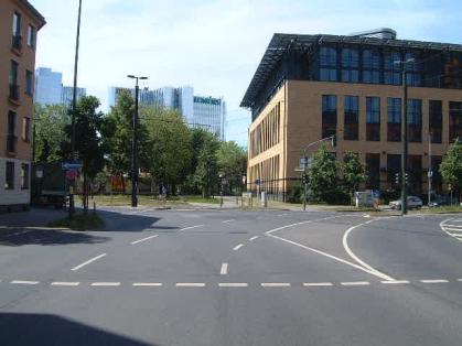  Bild: Kreuzung Neusser Str. / Ernst-Gro&szlig;-Str. / Wilhelm-Tell-Str., Richtung S&uuml;den 