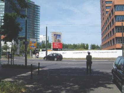  Bild: Kreuzung Neusser Str. / Ernst-Gro&szlig;-Str. / Wilhelm-Tell-Str., Richtung Westen 